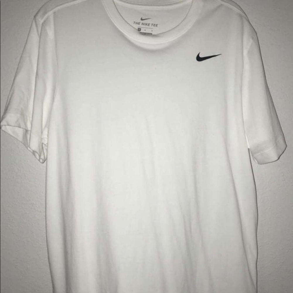 White Nike men’s shirt